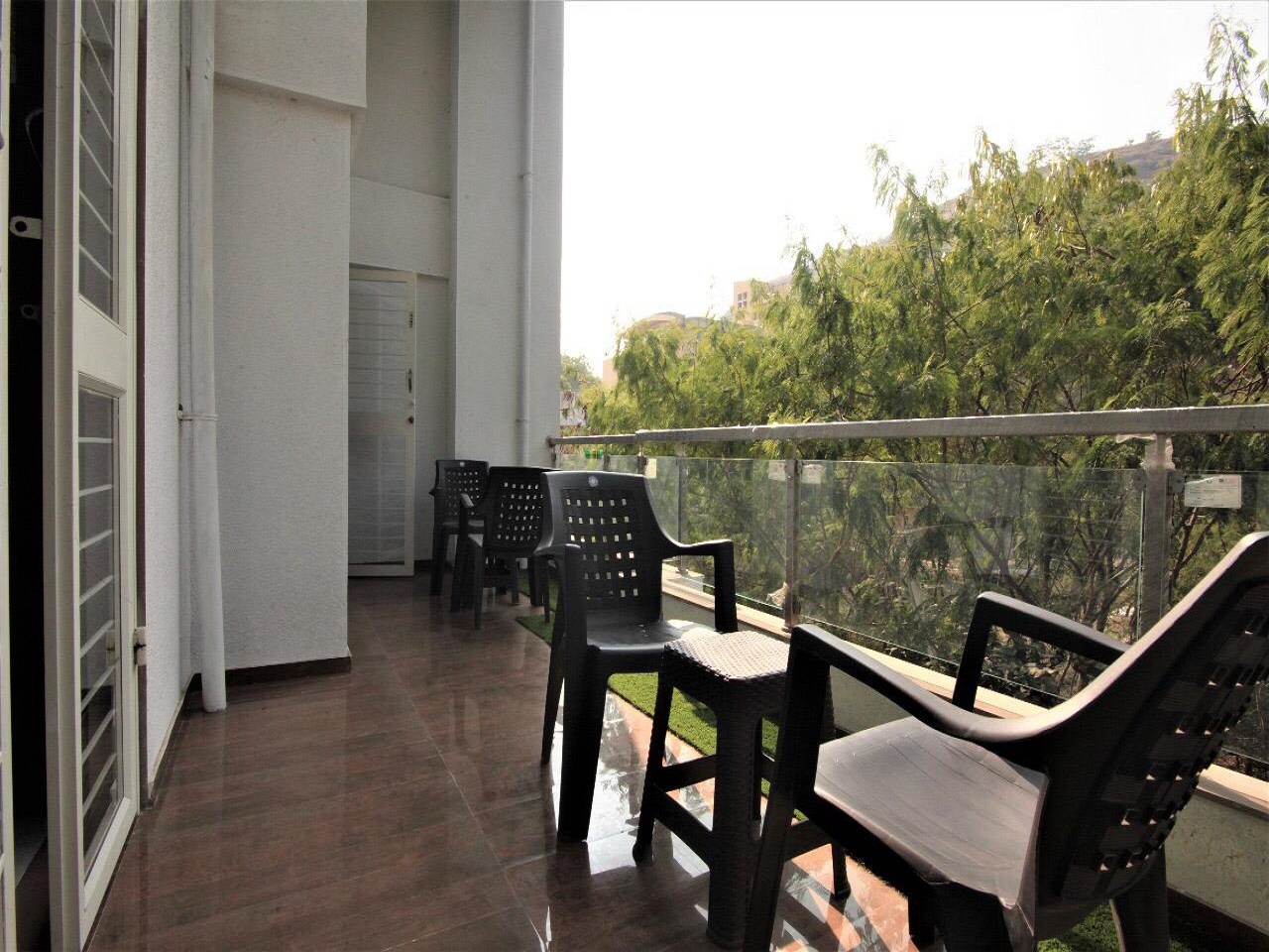 short stay serviced apartment in Pune with kitchen and living room